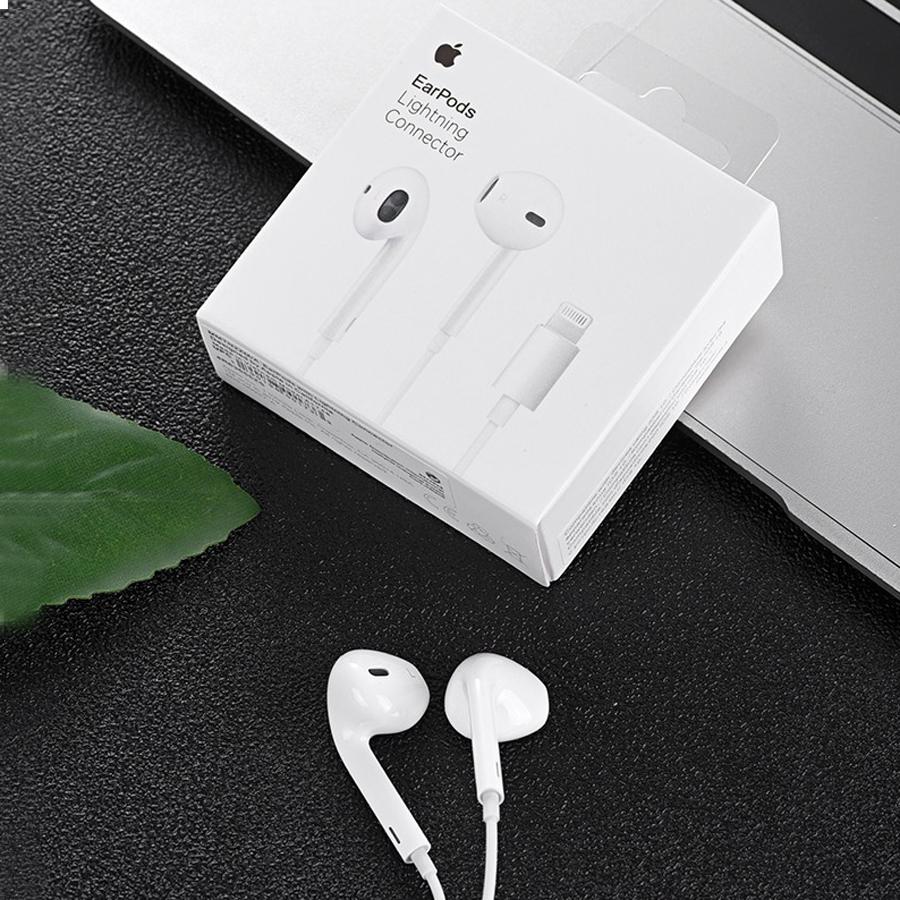 EarPods with Lightning Connector